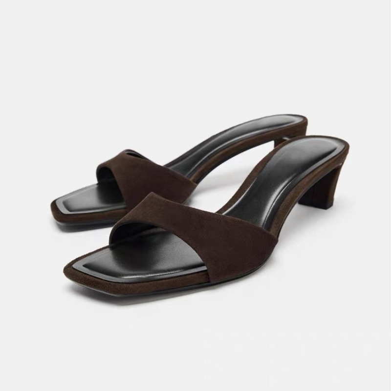 Vintage Fashion And Design - Vintage Brown Faux Suede Slippers for