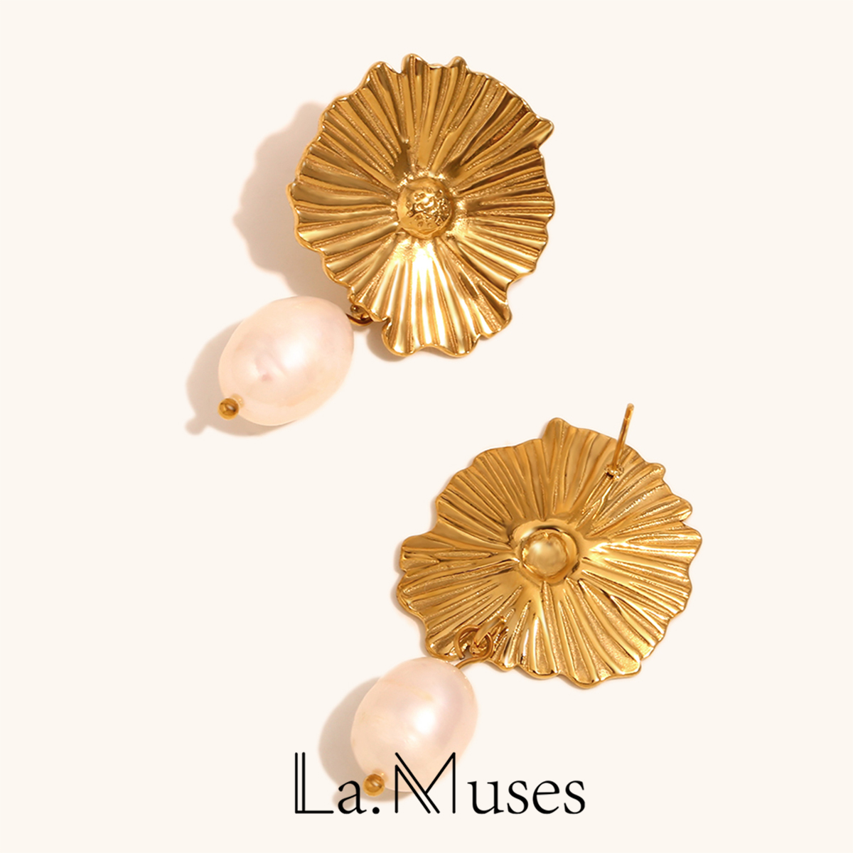 Vintage Fashion La - La. Uses Natural Freshwater Pearl Pendant