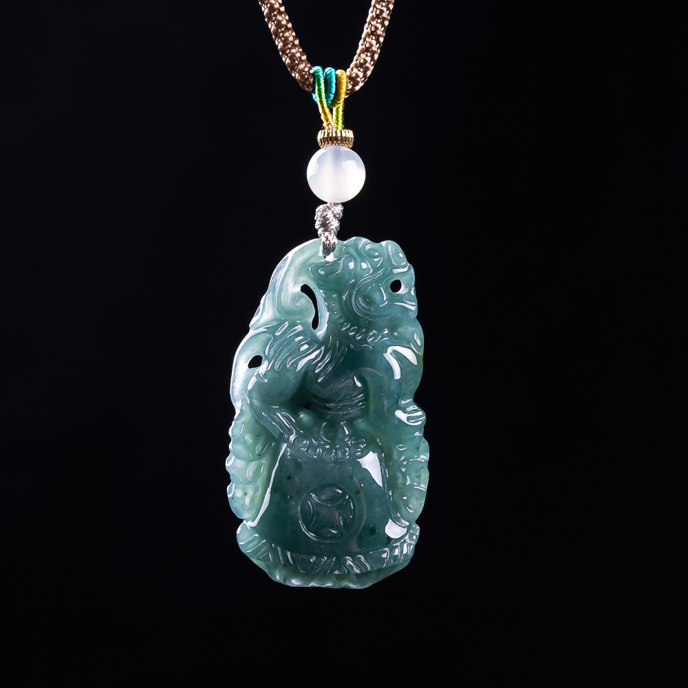 Burmese Jadeite Pixiu Pendant  - Vintage Fashion And Design recension och pris