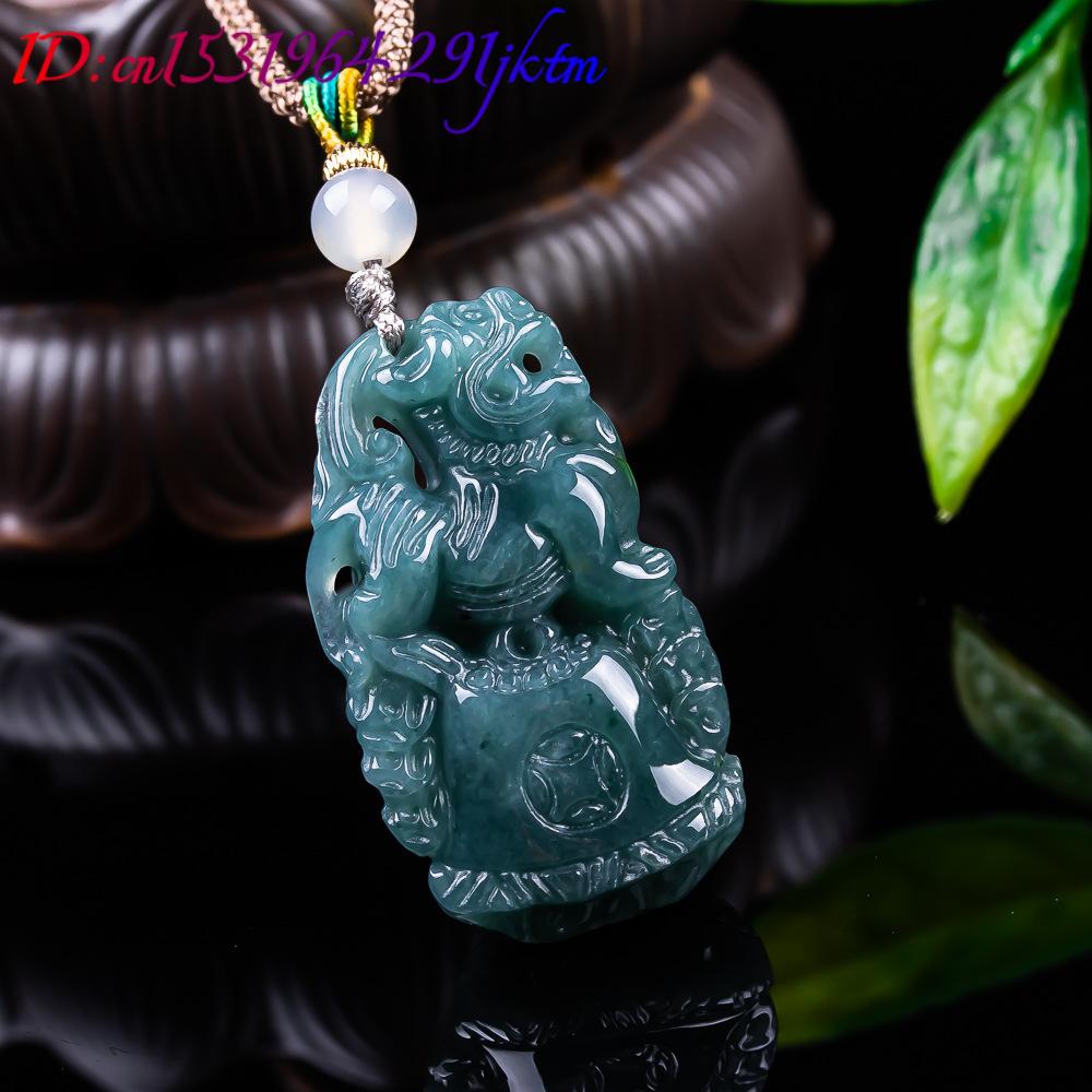Burmese Jadeite Pixiu Pendant  - Vintage Fashion And Design recension och pris