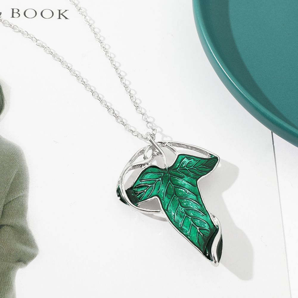 Vintage Green Leaf Pendant Nec - Vintage Fashion Stores recension och pris